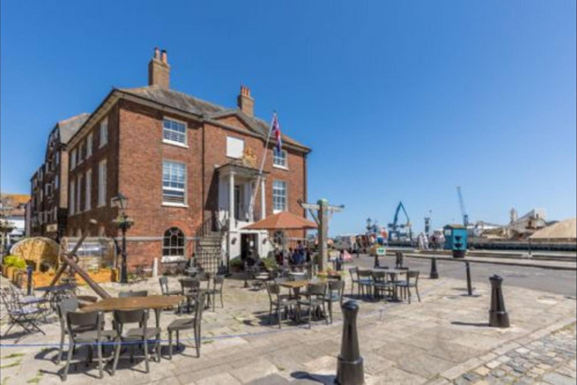 Custom House Poole - Overlord Chamber Exteriör bild